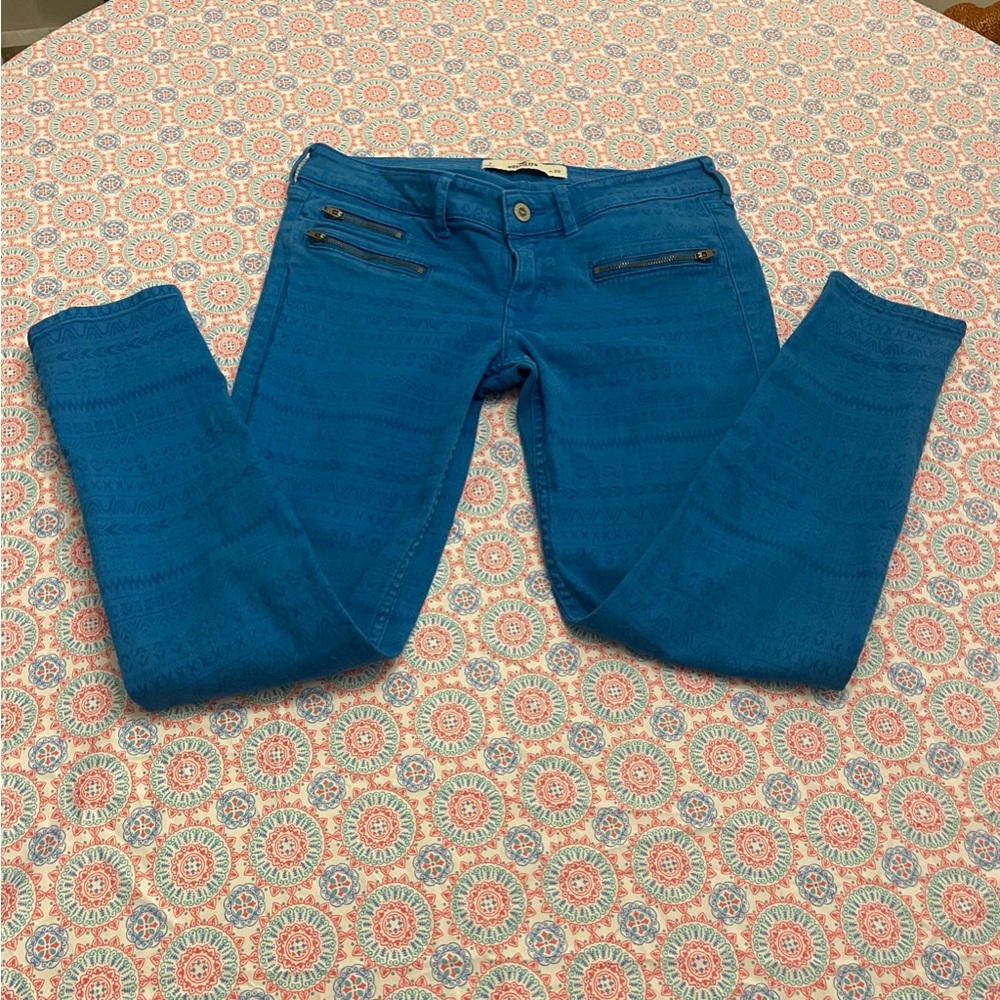 Hollister Blue Low Rise Skinny Jeans w/ Zipper Pockets and Aztec Design